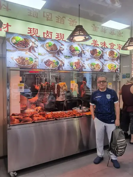 Asesor de China Business Group conociendo la gastronomía local en China