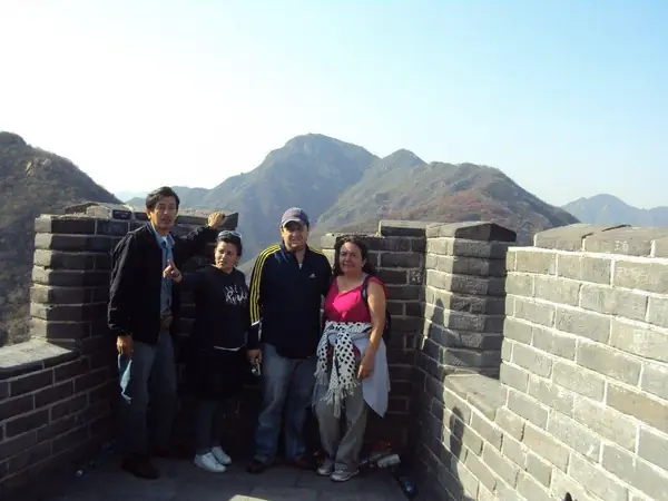 Grupo de empresarios visitando la Gran Muralla China