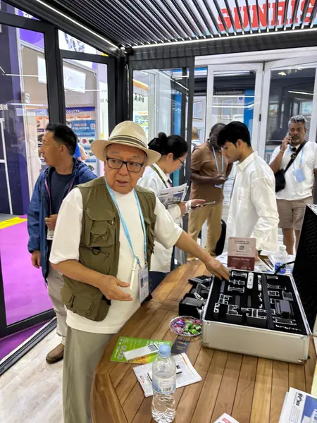 Recorrido por un stand de pisos y materiales de acabado
