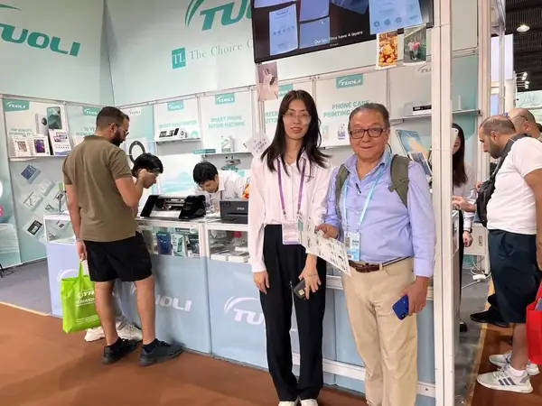 Reunión con proveedores en el stand de un fabricante