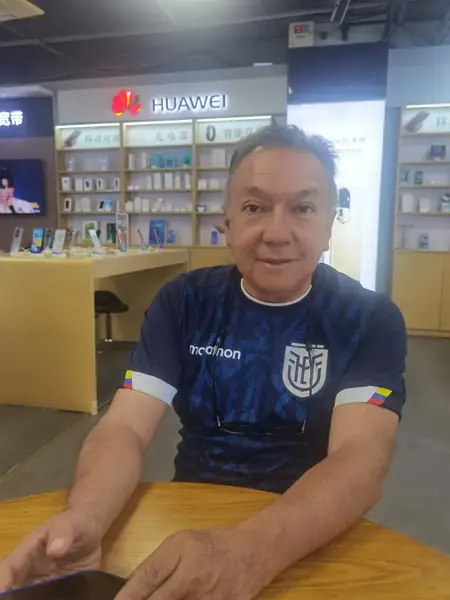 Visita a una tienda de tecnología en China